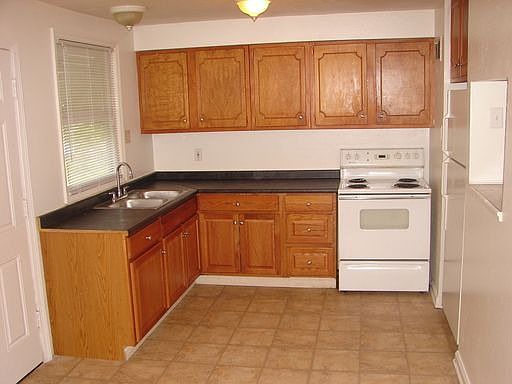 3rd image of 622 Marshfield Dr