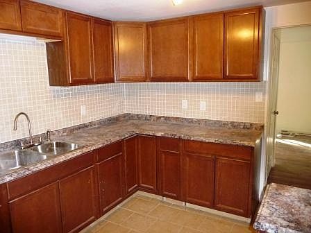 3rd image of 2736 Southridge Dr
