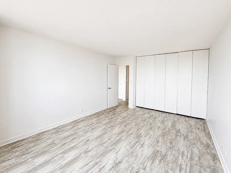 655 W Irving Park Rd #5303 — Photo 10