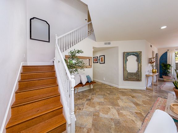 5th image of 27733 Mansfield Ct