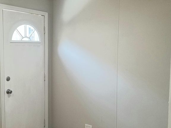 3rd image of 646 E Wensley St