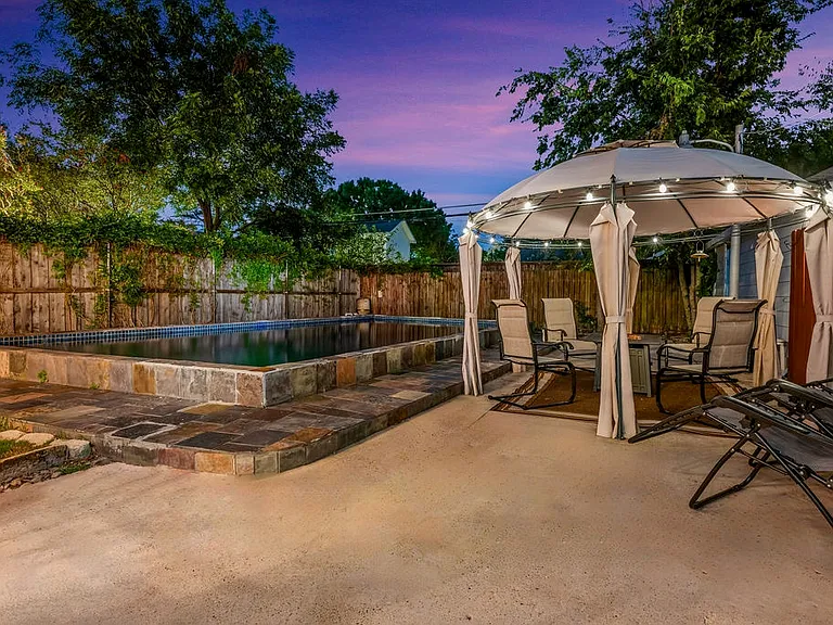 2240 Lawndale Dr — Photo 10