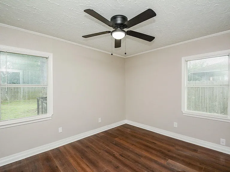 2109 Pomona Dr — Photo 14