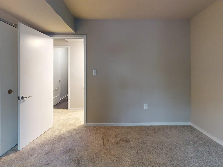 Seneca Place — Photo 47