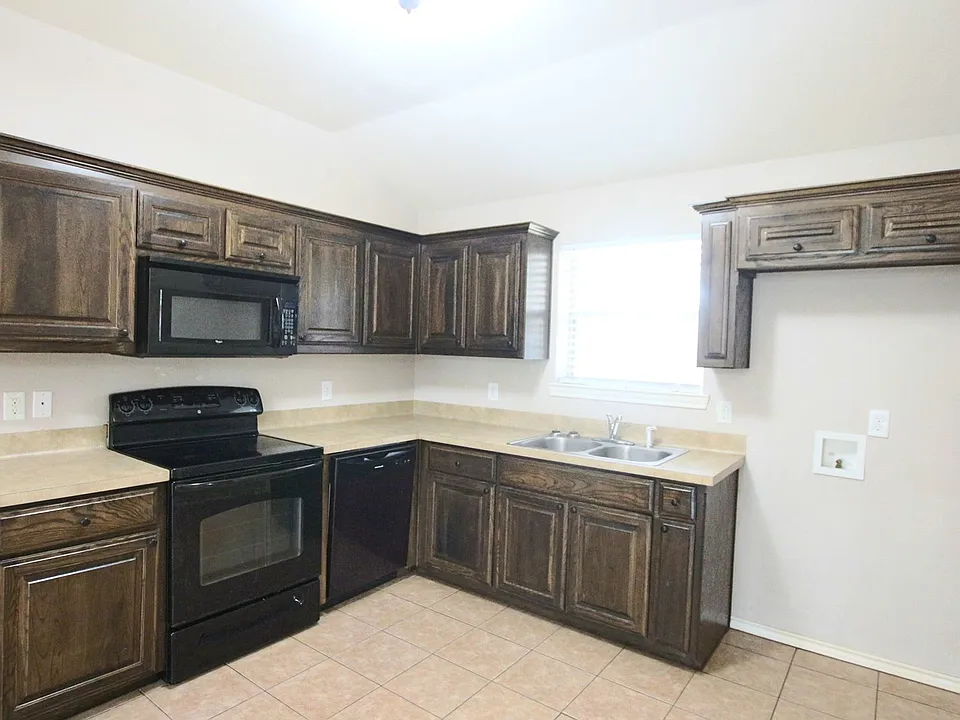 3 Bedroom Duplex for Rent in Lindale! Tour Today!