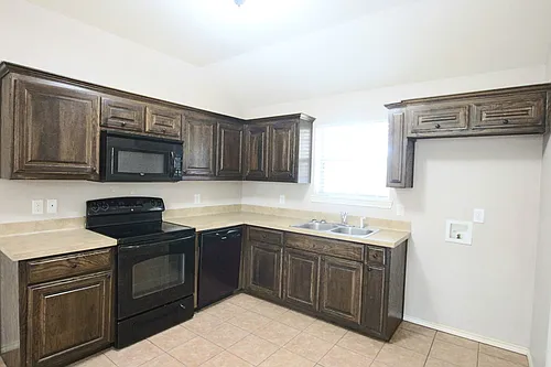 3 Bedroom Duplex for Rent in Lindale! Tour Today! Photo 1