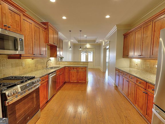 3rd image of 2845 Middlecreek Way
