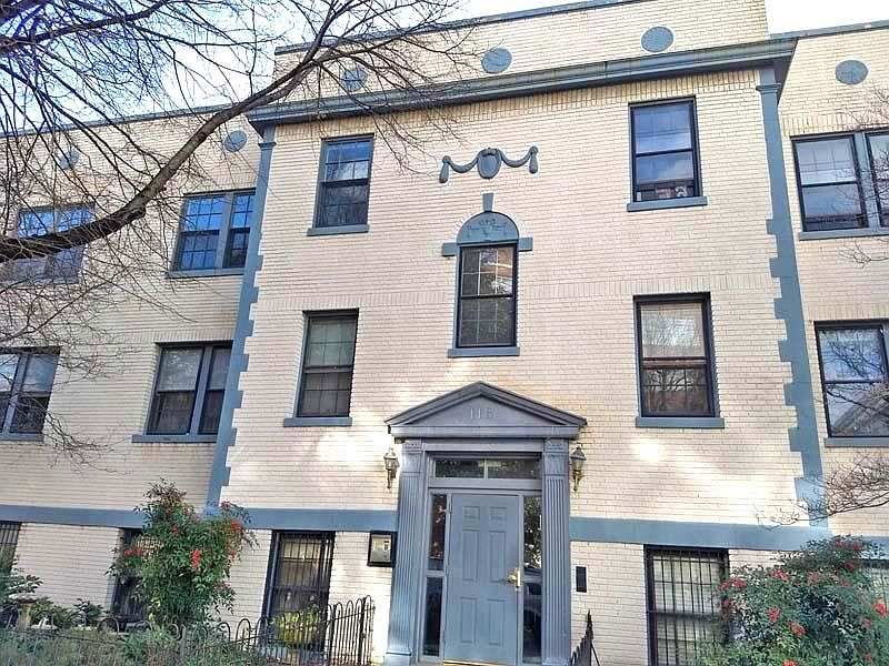 1st image of 115 D St SE APT 202