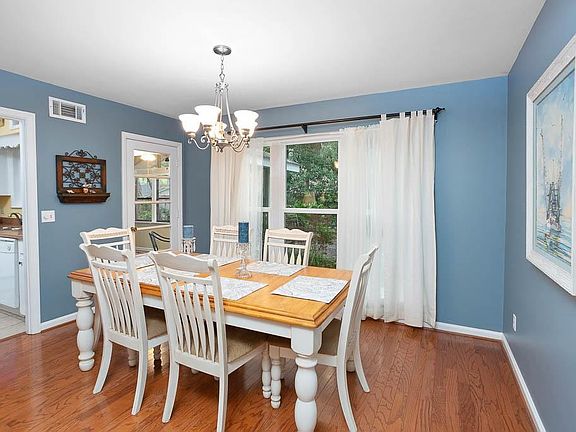 5th image of 504 Wesley Oak Dr
