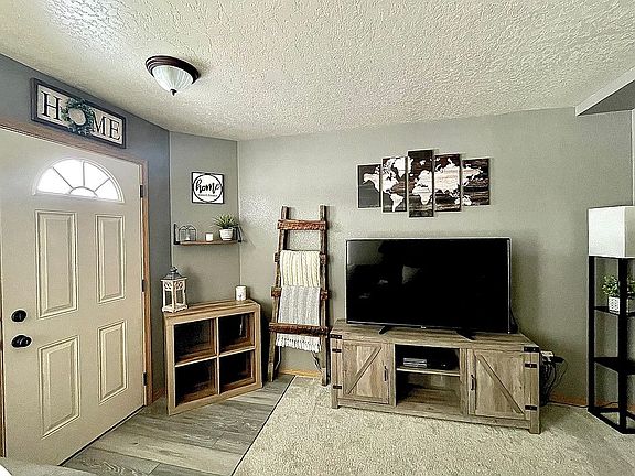 5th image of 2201 Railroad St W APT 101