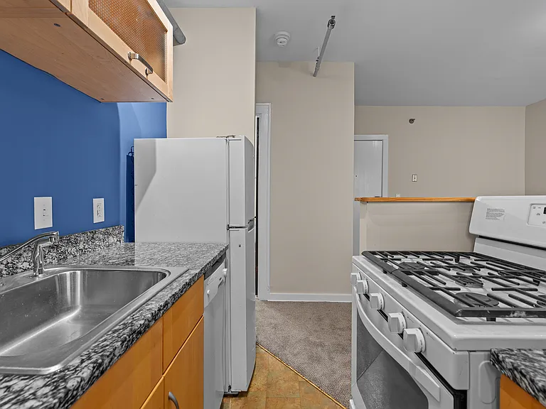 606 E 15th St #5 — Photo 6