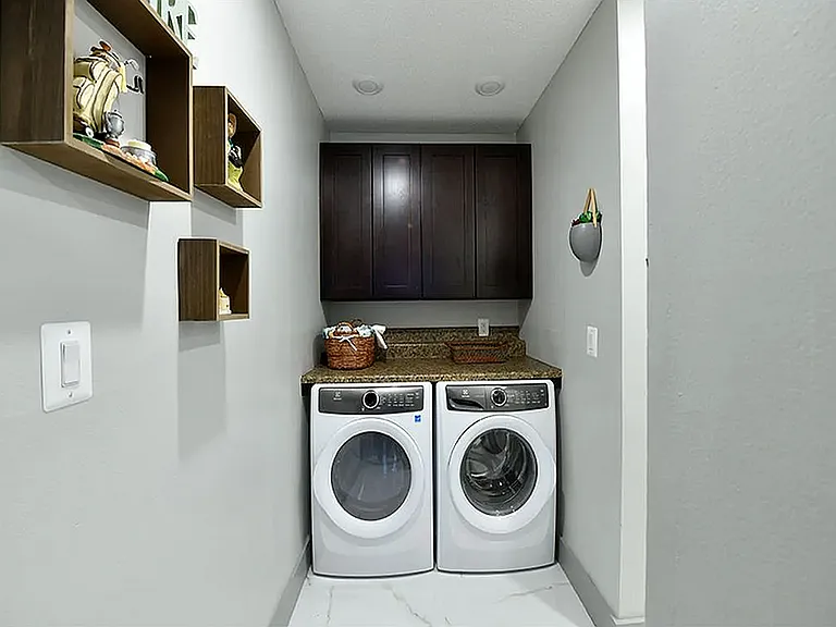 ReNew Bristol Laundry Room - Washer/Dryer in Select Units*
