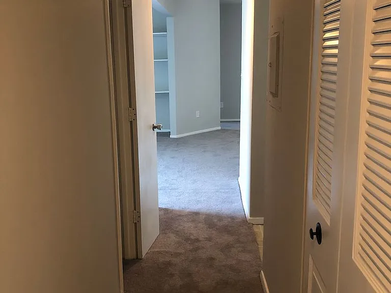 Coventry Court West Apartments — Photo 90