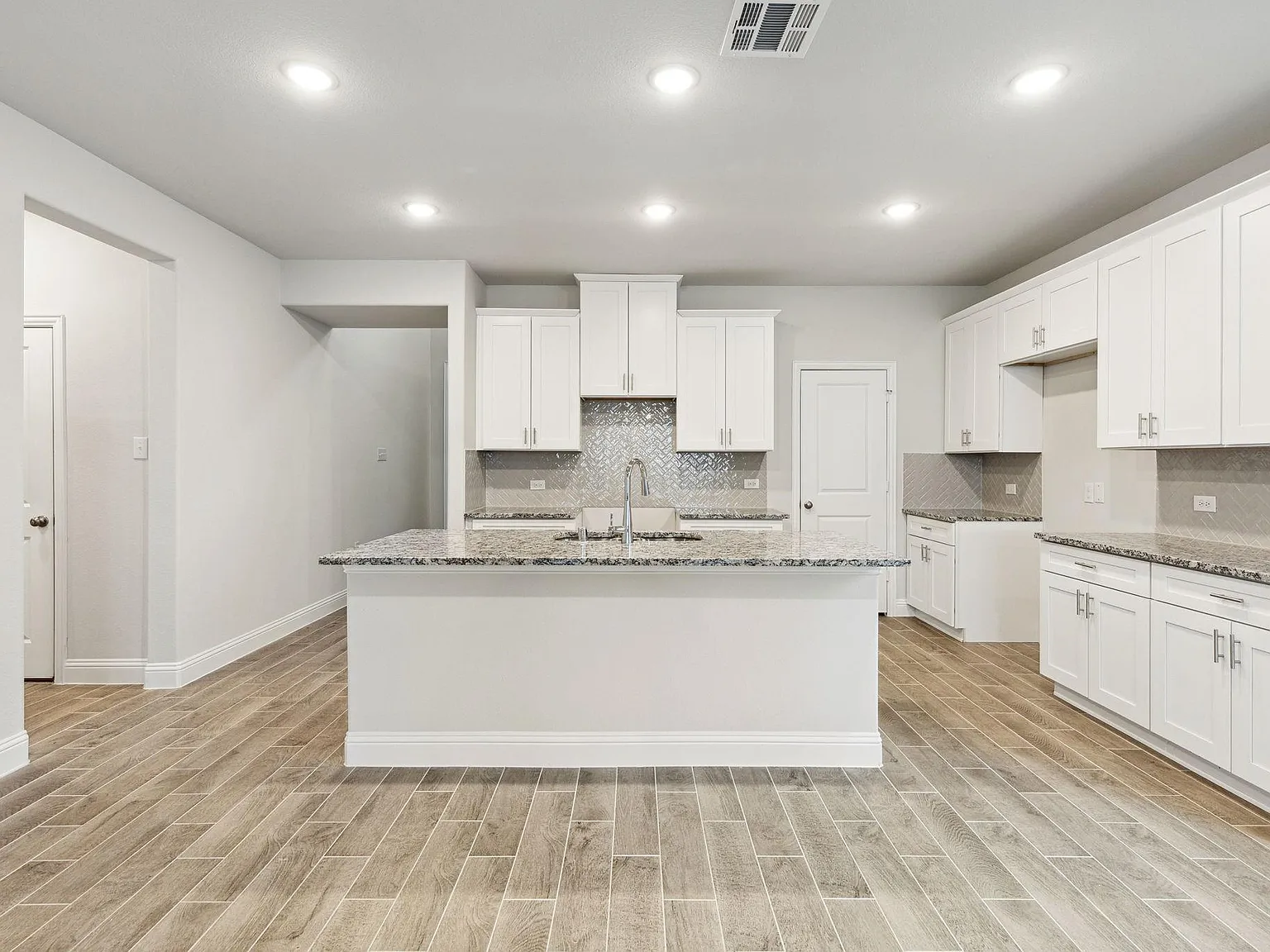 4 bed, 3.5 bath, 2658 sqft, $2,999 — Photo 3