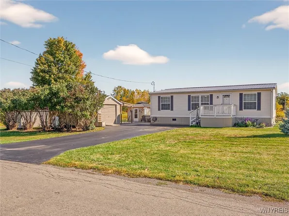 1997 Greenman Rd, Lyndonville, NY 14098