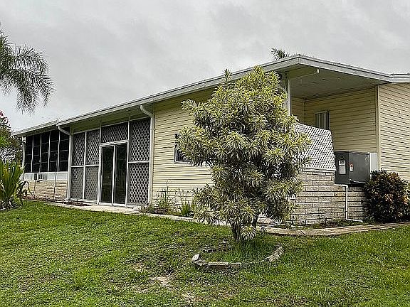 5th image of 701 Aqui Esta Dr #220