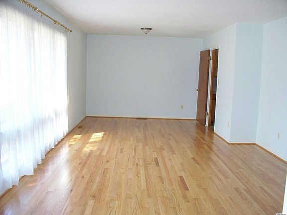 3rd image of 2509 Arrow Wood Dr SE