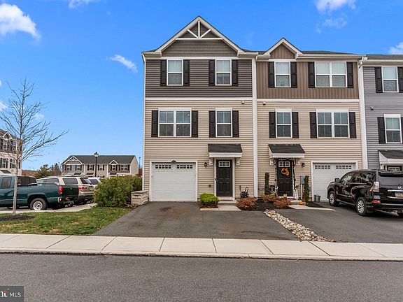 3rd image of 23 Foxwood Dr