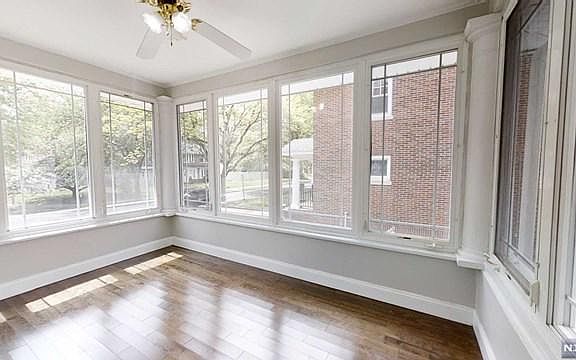 5th image of 33 Centre St S