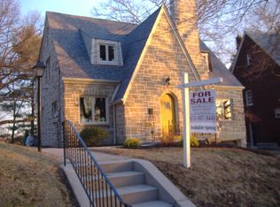 215 Longuevue Dr, Mt Lebanon, PA 15228