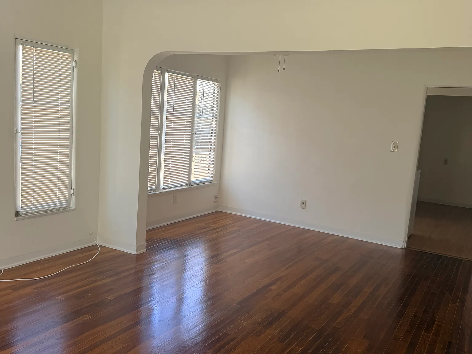1 bed, 900 sqft, $1,800 — Photo 2