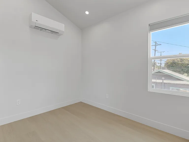 4718 Muir Ave — Photo 13