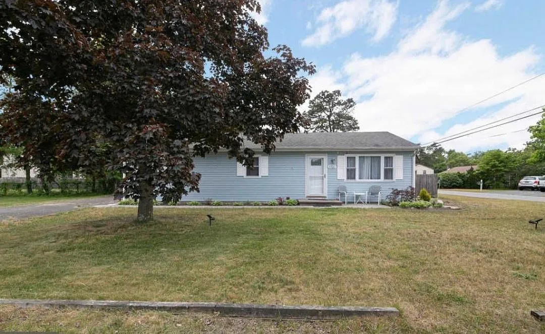 4 bed, 1200 sqft, $2,550 — Photo 1