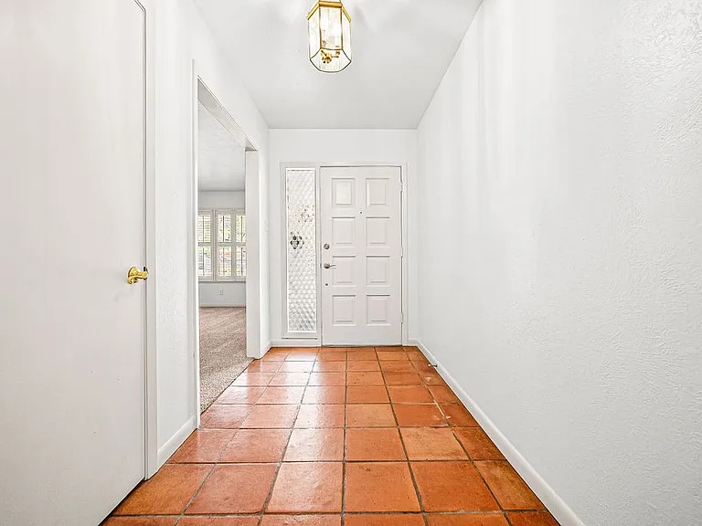 630 Bradshaw Dr — Photo 6