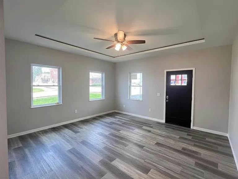201 E Division St #1 — Photo 1