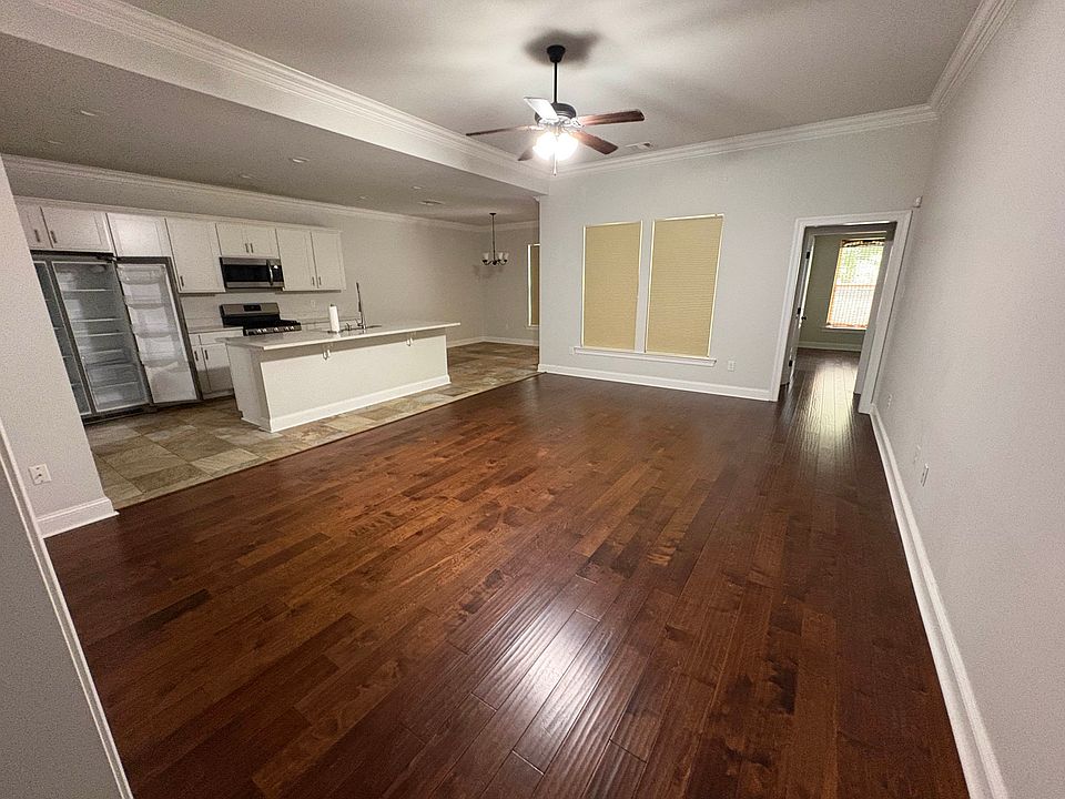 1st image of 300 Sparrowhawk St