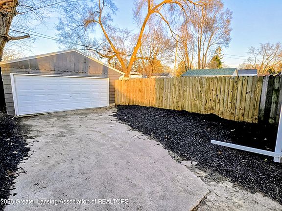 5th image of 3721 Kendalwood Dr