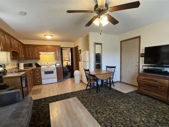 2220 E 8th St APT G, Joplin, MO 64801