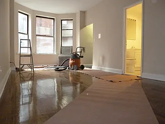 Rented by Robyn Lee, LREB