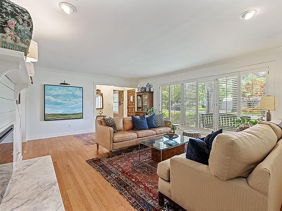 3rd image of 5926 Howe Dr