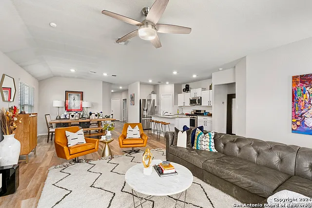 3 bed, 2.0 bath, 1910 sqft, $1,850 — Photo 4