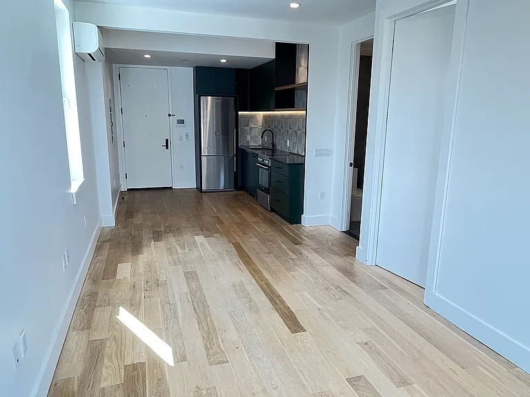 1052 Greene Ave #6B — Photo 6