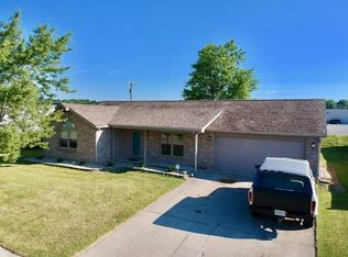 1409 Knoll Crest Dr, Kendallville, IN