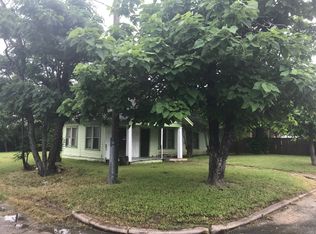416 E 3rd St, Taylor, TX 76574