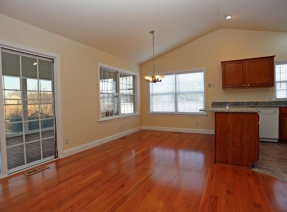 5th image of 30933 Clubhouse Cir