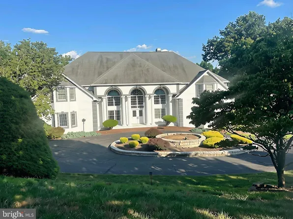 2390 Forest Hills Dr, Harrisburg, PA 17112