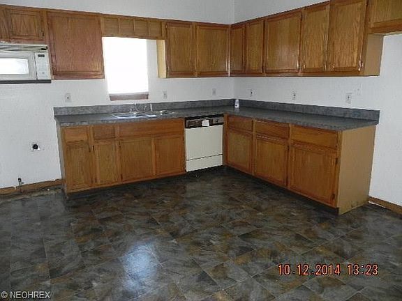 2nd image of 710 W 23rd St