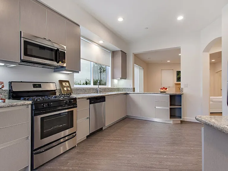 610 Levering Ave — Photo 18
