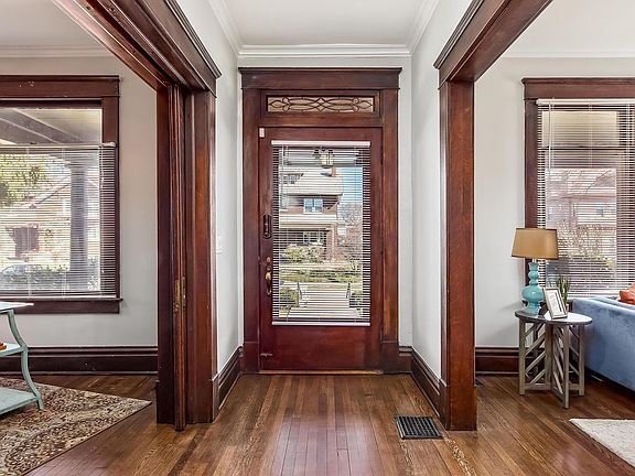 2nd image of 1719 Franklin Ave