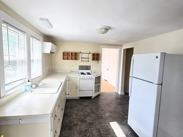 1103 W Church St #4 — Photo 4