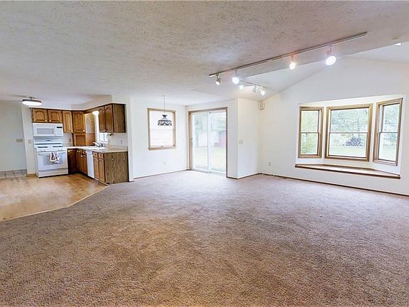 2nd image of 1075 Cottonwood Ln