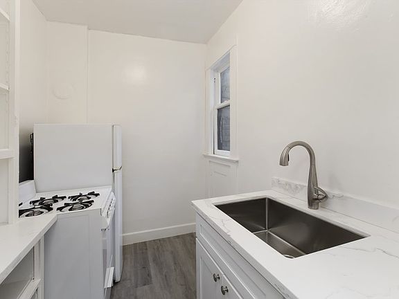 2nd image of 890 Geary St APT 27