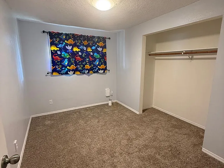 1040 Fenwick St — Photo 10