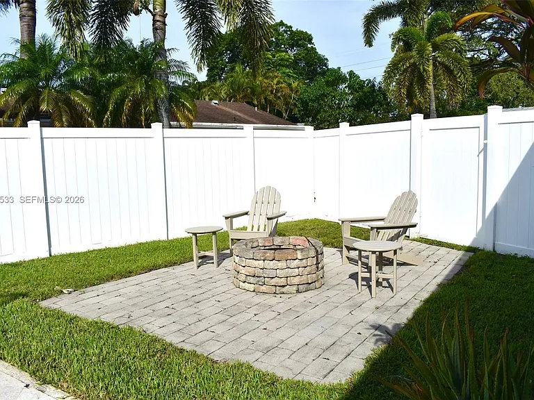 9820 NW 7th St — Photo 15
