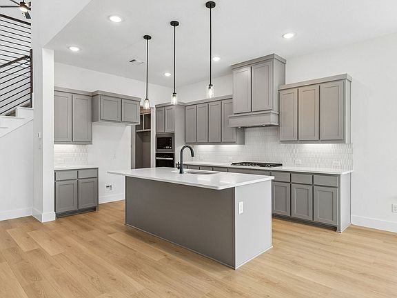 3rd image of 1007 Goldenrod Dr