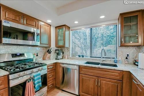 4th image of 15800 Village Green Dr Unit 5